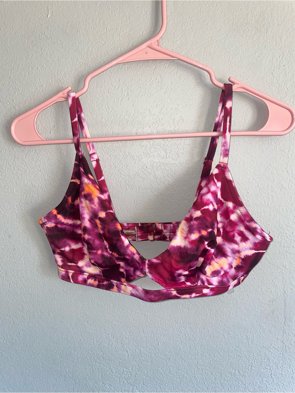 Shade & Shore Tie-Dye Bikini top in Fuchsia